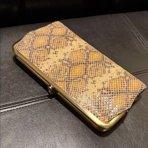 Hobo Lauren Clutch-Wallet | Snake Embossed Leather